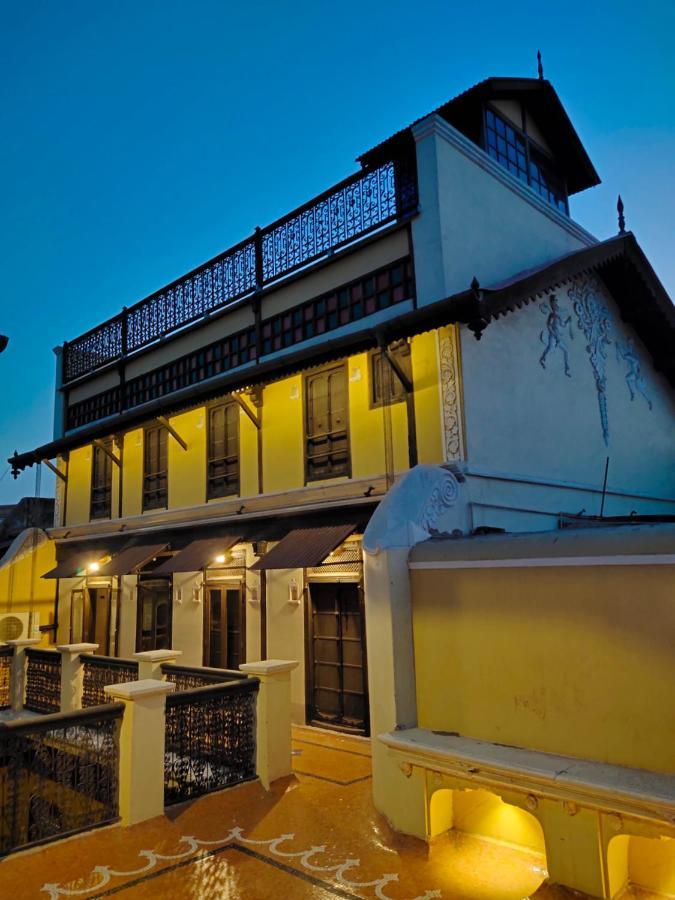 לינה וארוחת בוקר אחמדאבאד Deewanji Ni Haveli מראה חיצוני תמונה