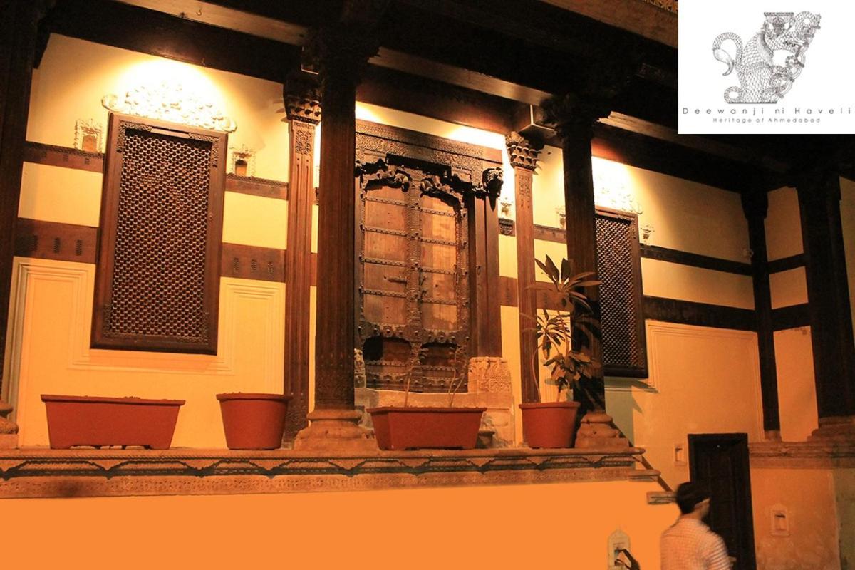 לינה וארוחת בוקר אחמדאבאד Deewanji Ni Haveli מראה חיצוני תמונה