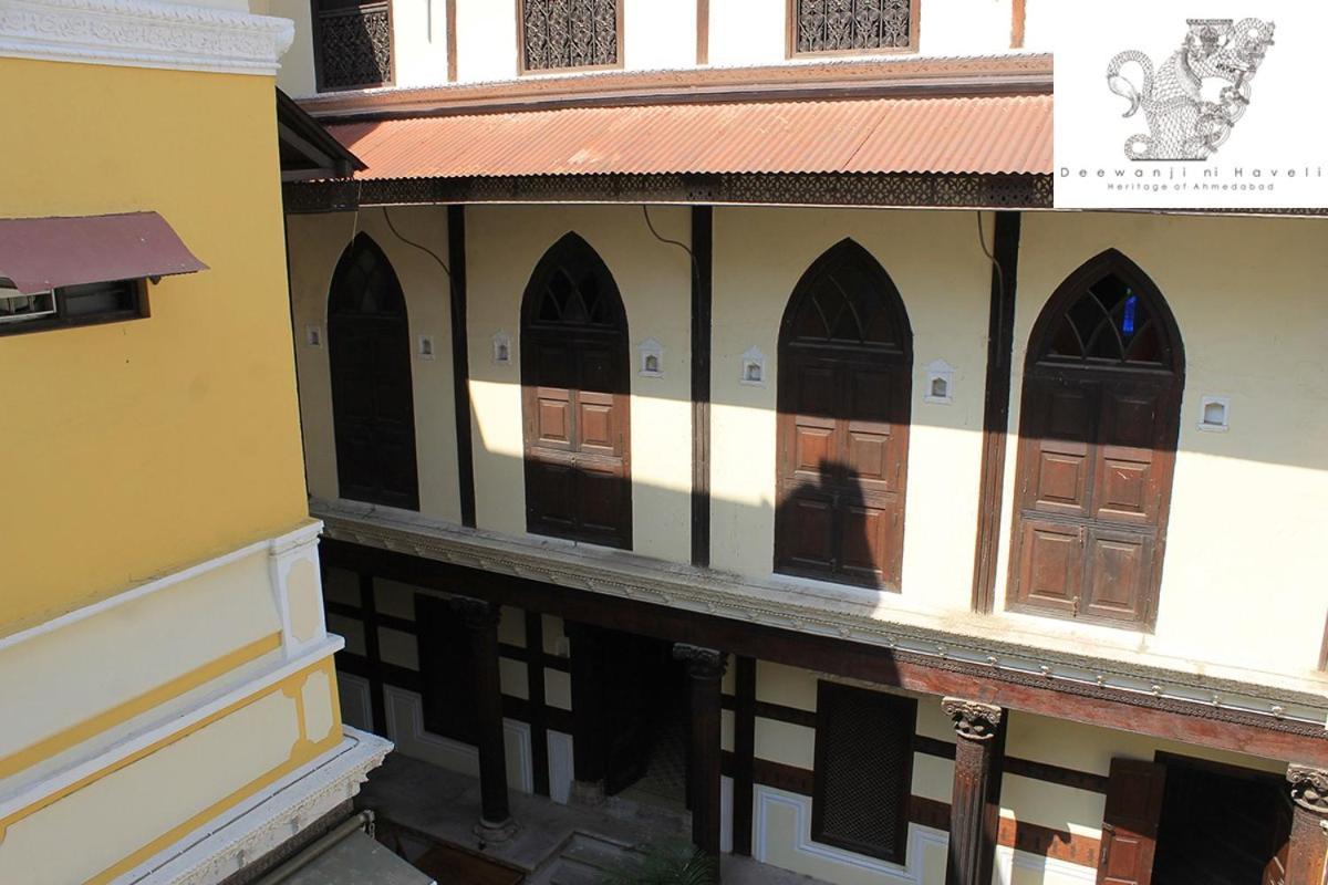 לינה וארוחת בוקר אחמדאבאד Deewanji Ni Haveli מראה חיצוני תמונה