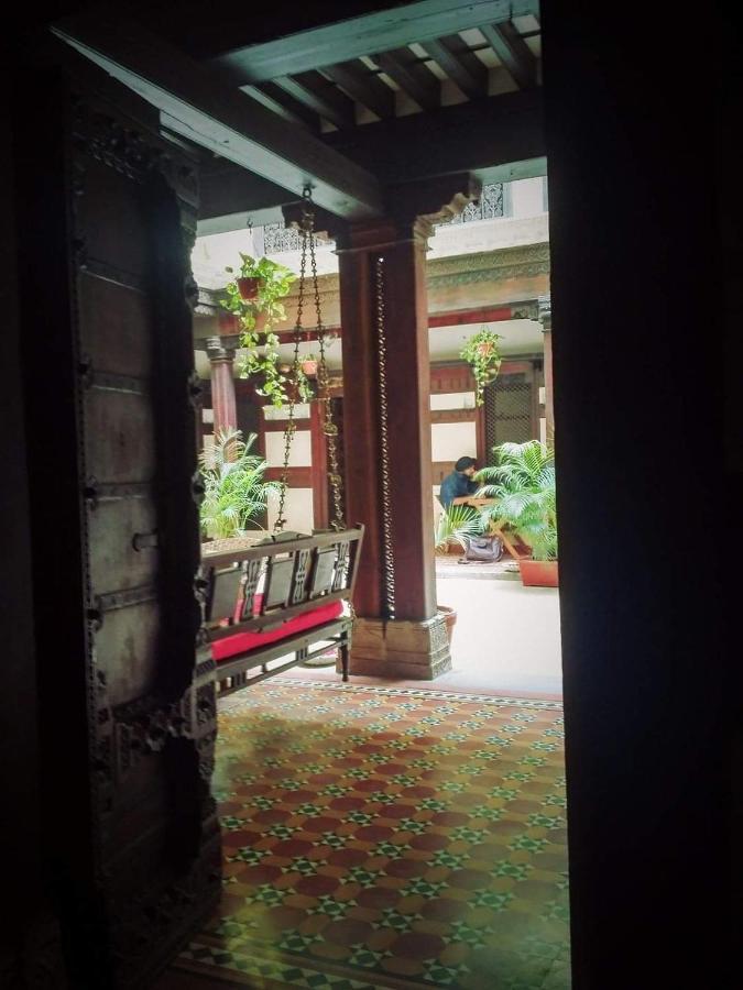 לינה וארוחת בוקר אחמדאבאד Deewanji Ni Haveli מראה חיצוני תמונה