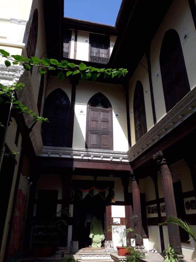 לינה וארוחת בוקר אחמדאבאד Deewanji Ni Haveli מראה חיצוני תמונה