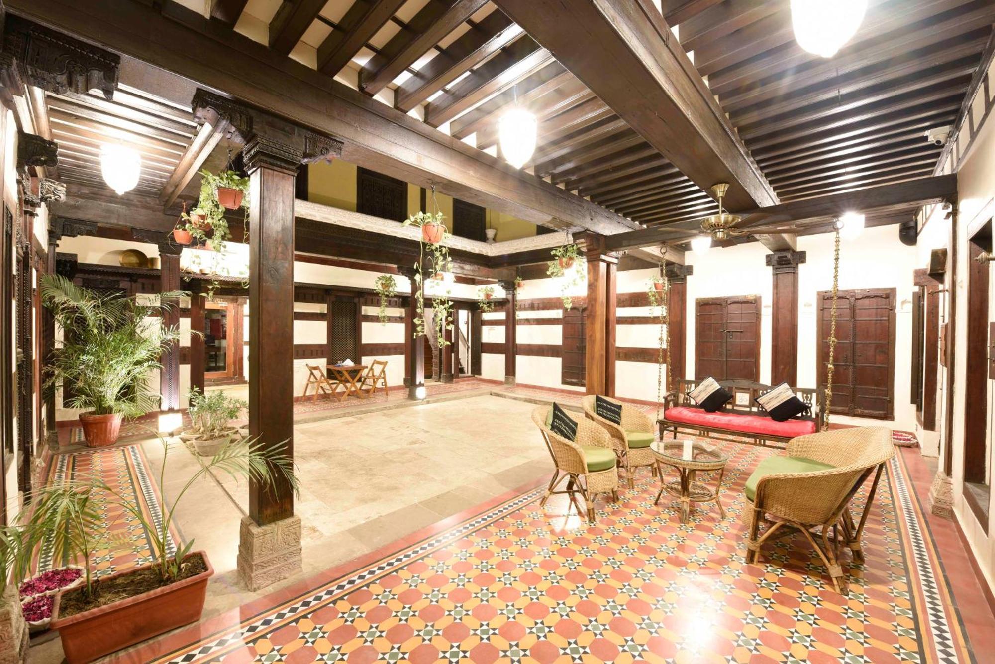 לינה וארוחת בוקר אחמדאבאד Deewanji Ni Haveli מראה חיצוני תמונה