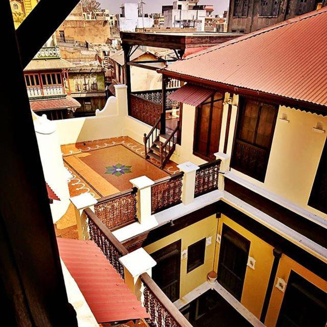 לינה וארוחת בוקר אחמדאבאד Deewanji Ni Haveli מראה חיצוני תמונה