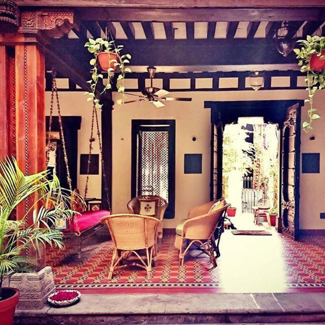 לינה וארוחת בוקר אחמדאבאד Deewanji Ni Haveli מראה חיצוני תמונה
