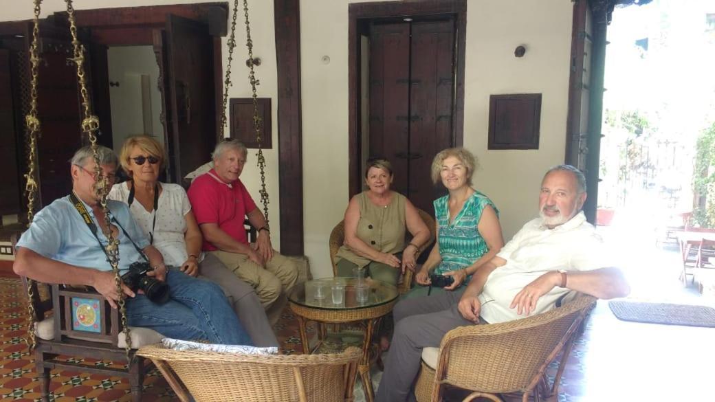 לינה וארוחת בוקר אחמדאבאד Deewanji Ni Haveli מראה חיצוני תמונה