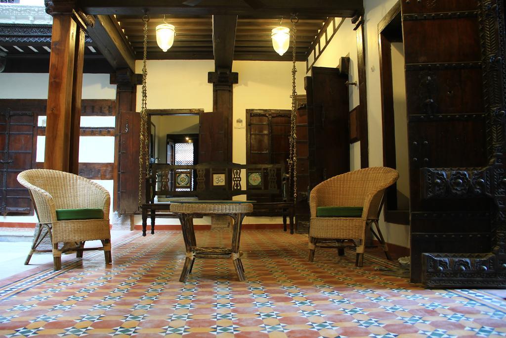 לינה וארוחת בוקר אחמדאבאד Deewanji Ni Haveli מראה חיצוני תמונה