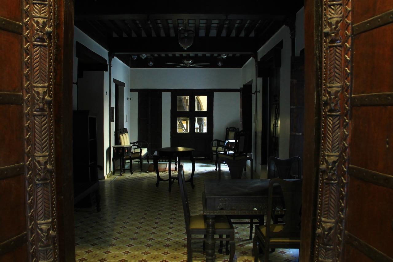 לינה וארוחת בוקר אחמדאבאד Deewanji Ni Haveli מראה חיצוני תמונה