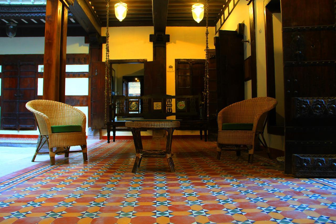 לינה וארוחת בוקר אחמדאבאד Deewanji Ni Haveli מראה חיצוני תמונה