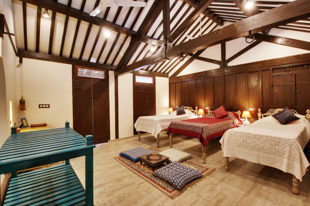 לינה וארוחת בוקר אחמדאבאד Deewanji Ni Haveli מראה חיצוני תמונה