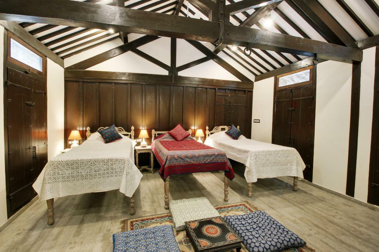 לינה וארוחת בוקר אחמדאבאד Deewanji Ni Haveli מראה חיצוני תמונה