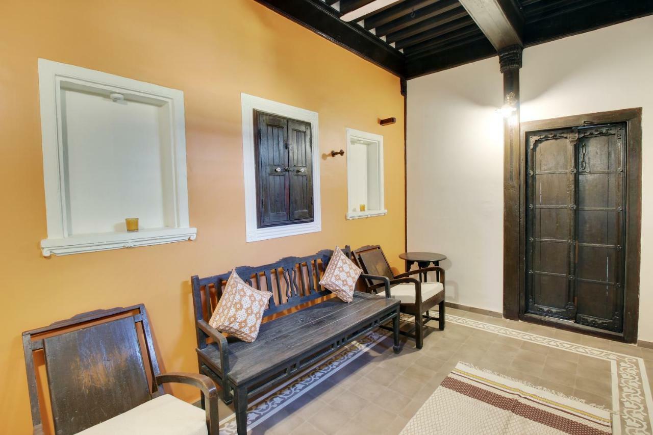 לינה וארוחת בוקר אחמדאבאד Deewanji Ni Haveli מראה חיצוני תמונה