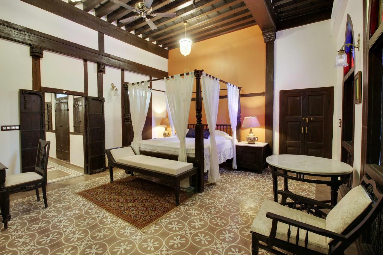 לינה וארוחת בוקר אחמדאבאד Deewanji Ni Haveli מראה חיצוני תמונה